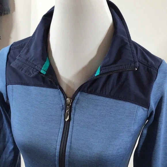 North Face zip front top - Picture 2 of 7